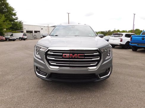Used 2024 GMC Terrain SLT AWD/4WD image 3