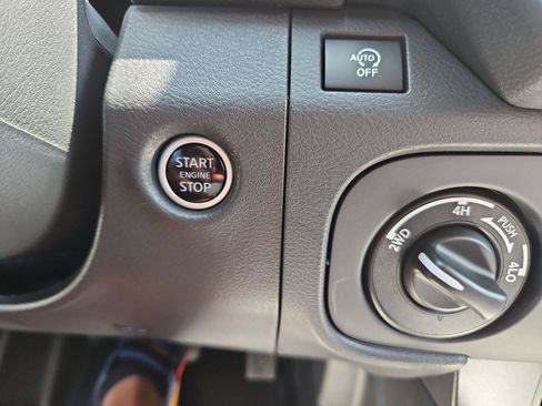 Used 2025 Nissan Frontier SV AWD/4WD image 31