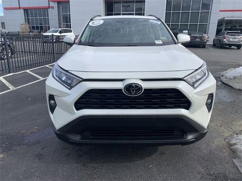 Used 2021 Toyota RAV4 XLE Premium image 3