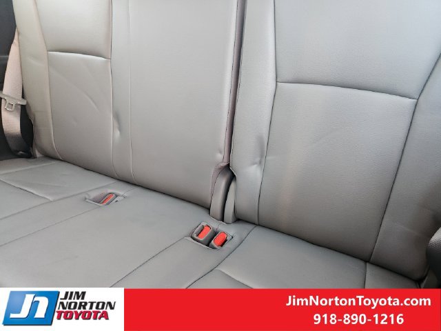 Used 2021 Toyota Highlander XLE FWD image 31