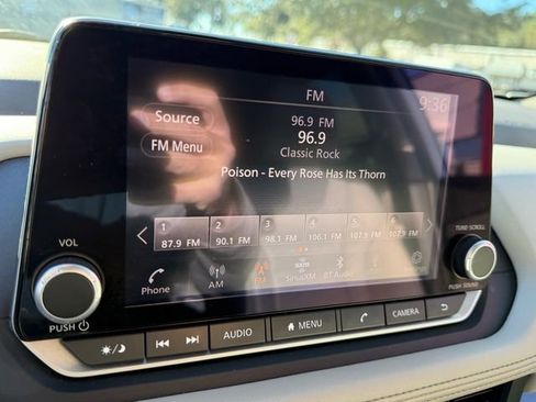 Used 2023 Nissan Rogue SV image 21