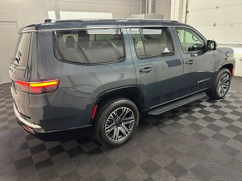 Used 2025 Jeep Wagoneer 4WD w/ Premium Group I image 10