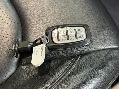 Used 2022 Chrysler Pacifica Touring-L w/ Uconnect Theater Family Group image 44