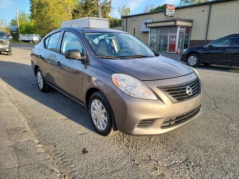 Used 2013 Nissan Versa S Plus FWD image 3