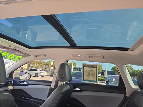 Used 2023 Volkswagen Taos SE w/ Panoramic Sunroof Package FWD image 24