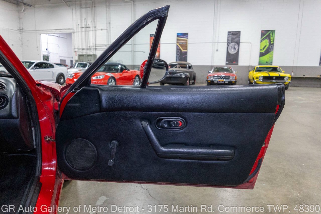 Used 1996 MAZDA MX-5 Miata RWD image 33