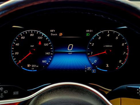 Used 2021 Mercedes-Benz GLC 300 4MATIC image 23