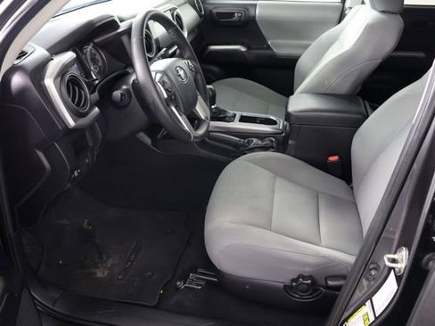 Used 2018 Toyota Tacoma SR5 image 17