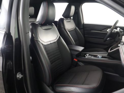Used 2025 Ford Explorer ST-Line w/ ST-Line Street Pack AWD/4WD image 30