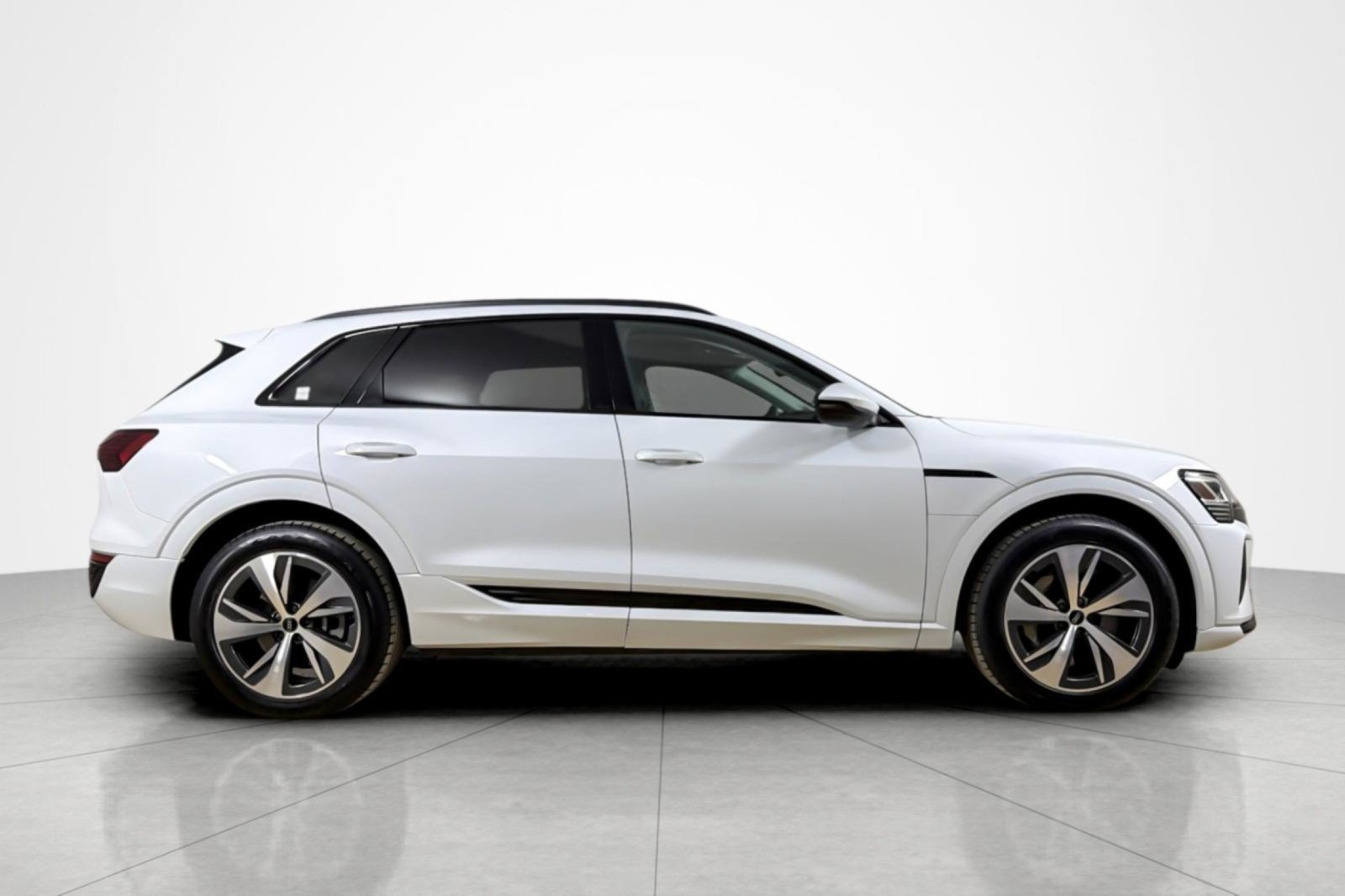 Used 2024 Audi Q8 e-tron Premium AWD/4WD image 6