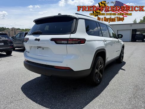 Used 2022 Jeep Grand Cherokee L Laredo AWD/4WD image 8