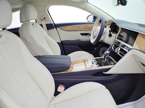 Certified 2022 Bentley Flying Spur Plug-In Hybrid AWD/4WD image 43