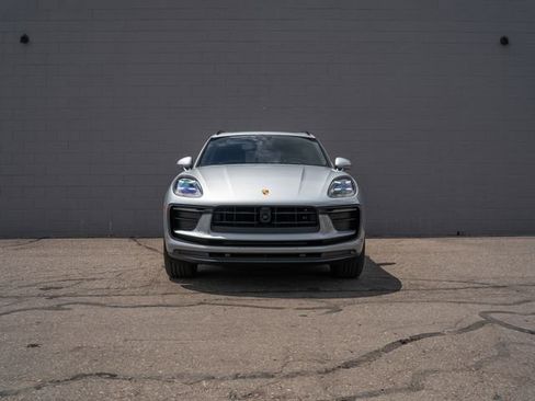 Certified 2026 Porsche Macan AWD/4WD image 10