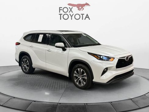 Used 2022 Toyota Highlander XLE AWD/4WD image 8