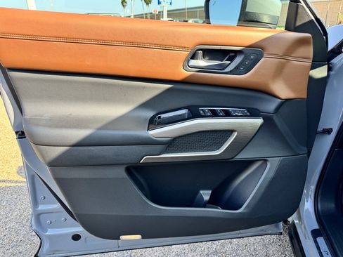 Used 2022 Nissan Pathfinder Platinum w/ Cargo Package image 18