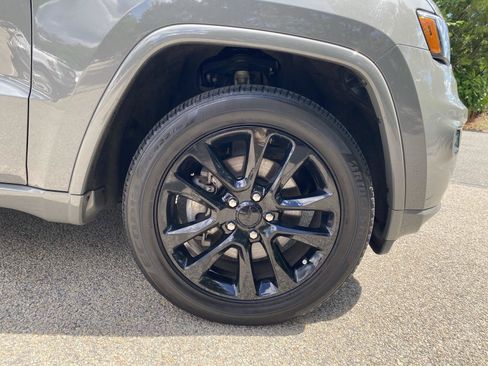 Used 2022 Jeep Grand Cherokee Laredo X AWD/4WD image 9