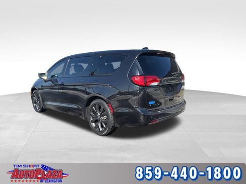 Used 2020 Chrysler Pacifica Touring w/ S Appearance Package image 3