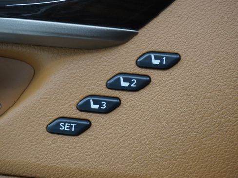 Used 2018 Lexus ES 350 w/ Luxury Package w/Wood Trim FWD image 16