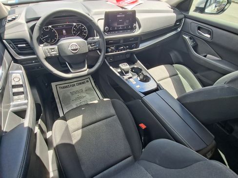 Certified 2025 Nissan Rogue SV FWD image 19