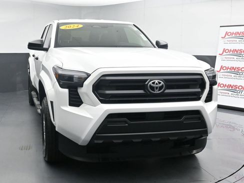 Used 2024 Toyota Tacoma SR image 3