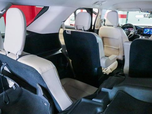 Used 2021 Ford Explorer XLT w/ Equipment Group 202A RWD image 25