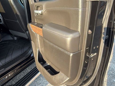 Used 2021 Chevrolet Silverado 1500 High Country w/ Technology Package AWD/4WD image 18