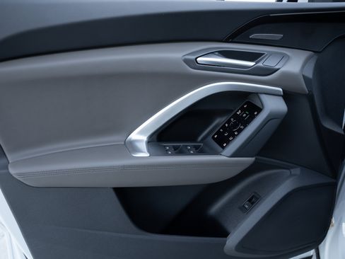 New 2025 Audi Q5 Premium Plus image 17