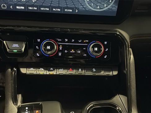 Used 2024 GMC Sierra 1500 AT4 w/ Technology Package image 27