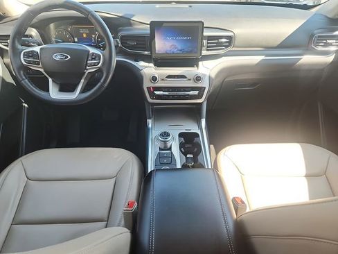 Certified 2022 Ford Explorer XLT w/ Equipment Group 202A AWD/4WD image 9