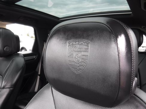 Used 2023 Porsche Cayenne Platinum Edition AWD/4WD image 19