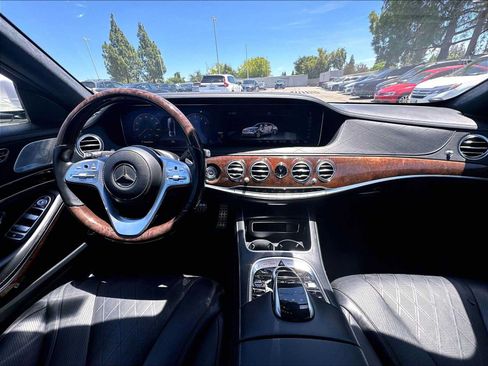 Used 2018 Mercedes-Benz S 560 Sedan image 17