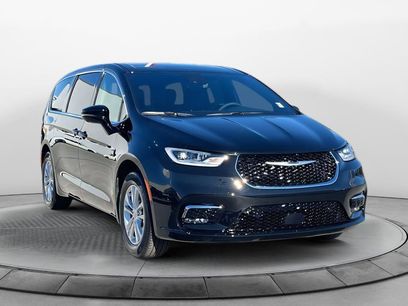 New 2026 Chrysler Pacifica Select