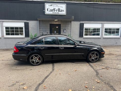 Used 2009 Mercedes-Benz E 350 4MATIC Sedan image 4