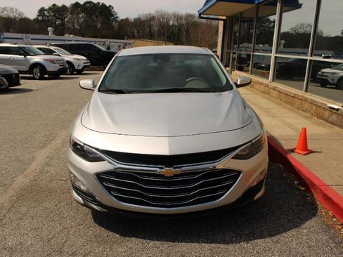 Used 2022 Chevrolet Malibu LT image 2
