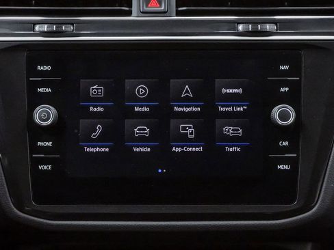 Used 2018 Volkswagen Tiguan SEL FWD image 18