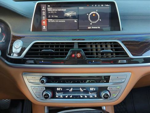 Used 2020 BMW 750i xDrive AWD/4WD image 9