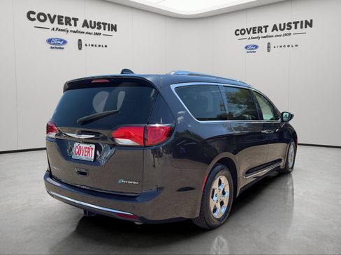 Used 2018 Chrysler Pacifica Limited w/ Advanced Safetytec Group FWD image 5