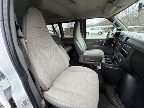 Used 2017 Chevrolet Express 3500 LT w/ LT Preferred Equipment Group image 25