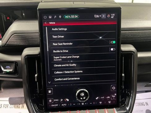 Used 2025 GMC Yukon AT4 Ultimate w/ LPO, Floor Liner Package AWD/4WD image 36