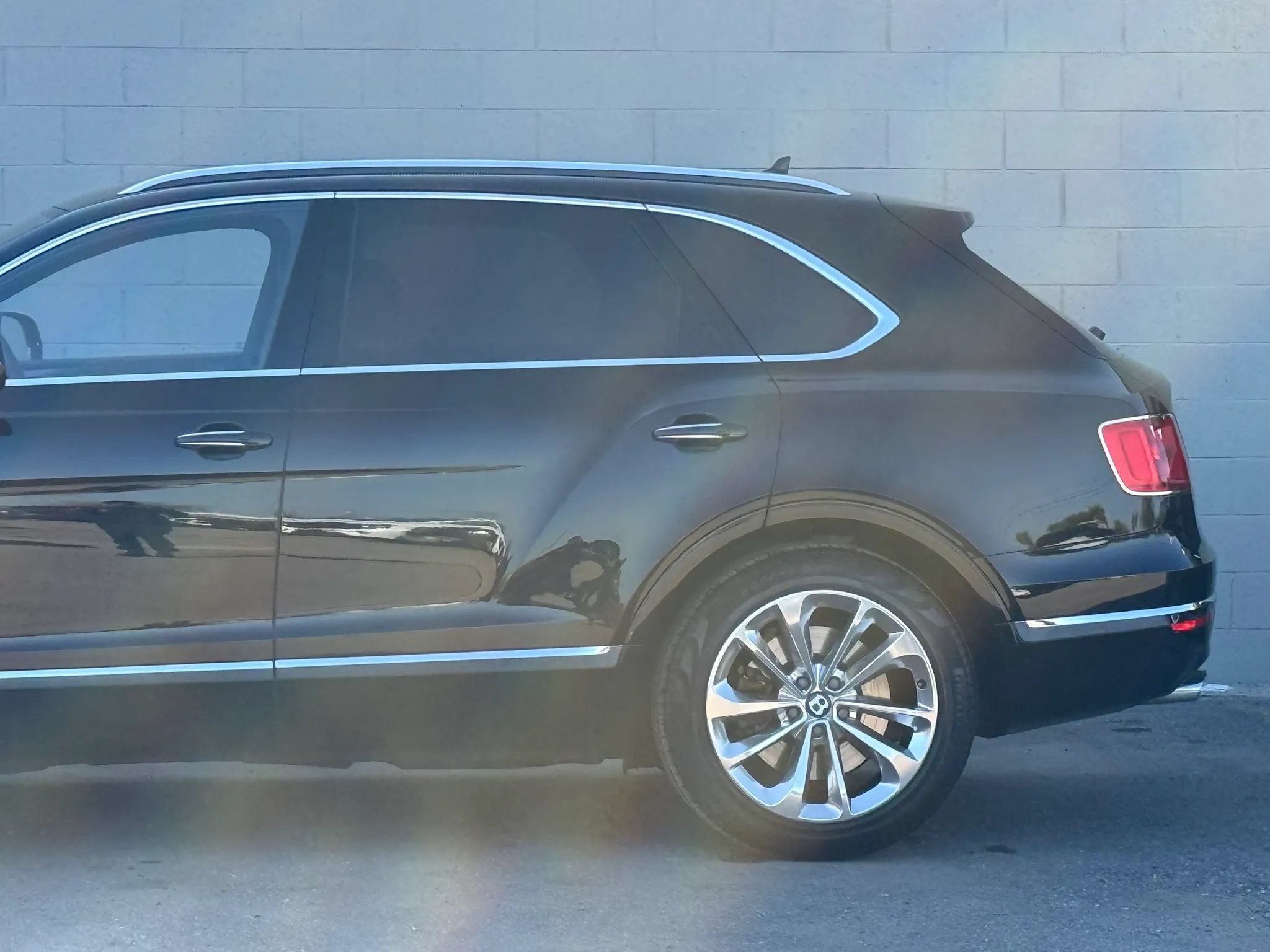 Used 2019 Bentley Bentayga AWD/4WD image 4