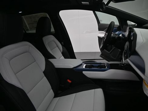 New 2025 Chevrolet Equinox EV LT w/ Convenience Package II AWD/4WD image 19