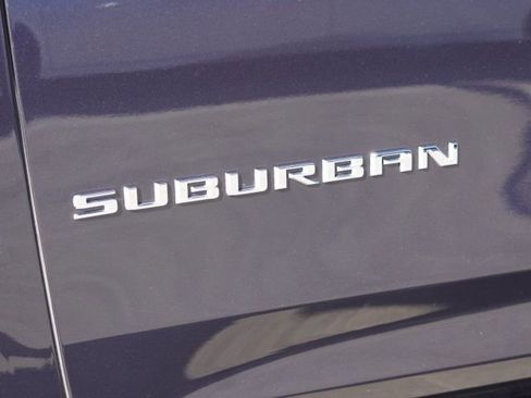 Used 2023 Chevrolet Suburban Premier image 9