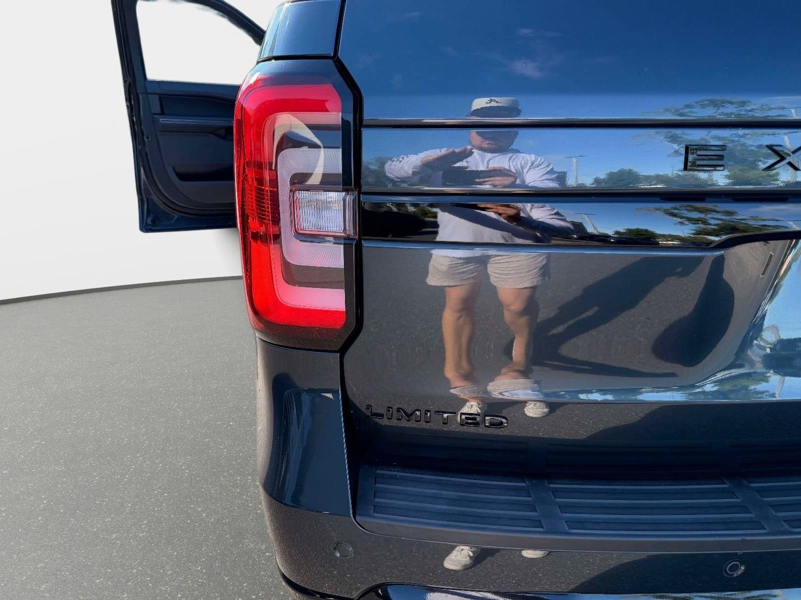 Used 2023 Ford Expedition Limited RWD image 22
