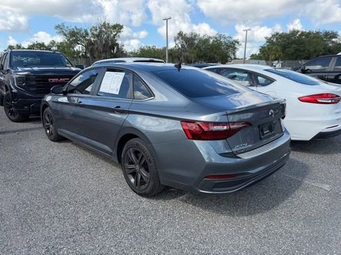 Used 2023 Volkswagen Jetta SE w/ Panoramic Sunroof Package FWD image 11