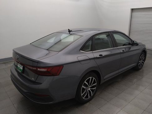 Used 2025 Volkswagen Jetta SE FWD image 9