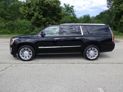Used 2017 Cadillac Escalade ESV Platinum AWD/4WD image 2