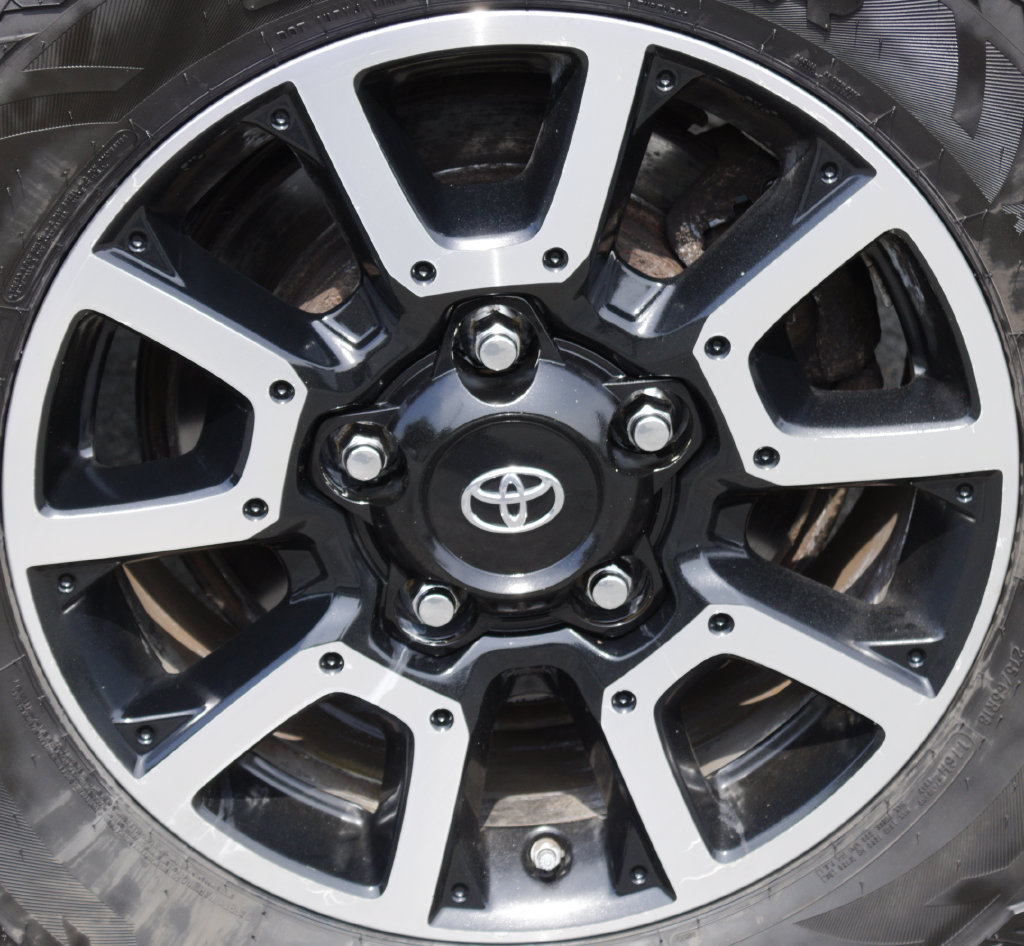 Used 2015 Toyota Tundra SR5 w/ TRD Off Road Package AWD/4WD image 38