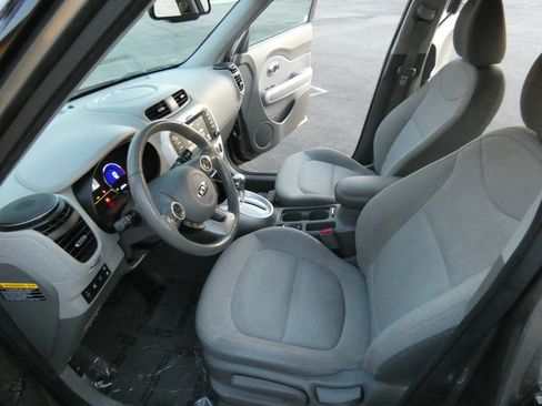 Used 2018 Kia Soul EV image 45