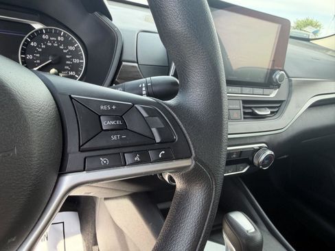 Used 2025 Nissan Altima 2.5 SV FWD image 22