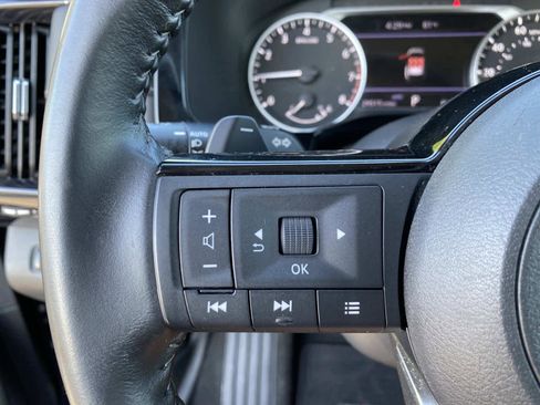 Used 2022 Nissan Pathfinder SV image 16